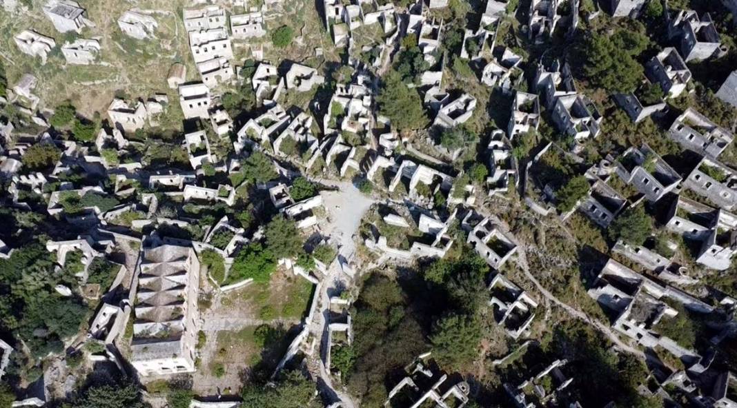 Türkiye'nin 'hayalet köyü' hem korkutuyor, hem büyülüyor! 67 yıldır öylece bomboş duruyor 4